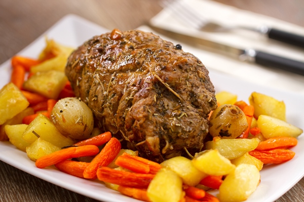 roast beef with potatoes and carrots - Рекомендации по расчёту банкетных блюд и напитков