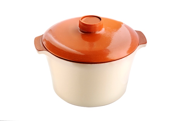 saucepan ceramic saucepan with red cover isolated on white background orange cooking pottery - Старинные секреты приготовления мясных бульонов