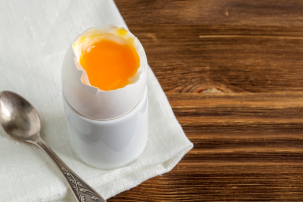 soft boiled egg delicious healthy breakfast - Секреты приготовления яиц всмятку, "в мешочек" и вкрутую. Пошаговая инструкция