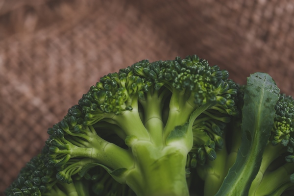 broccoli on the table - Средиземноморская диета