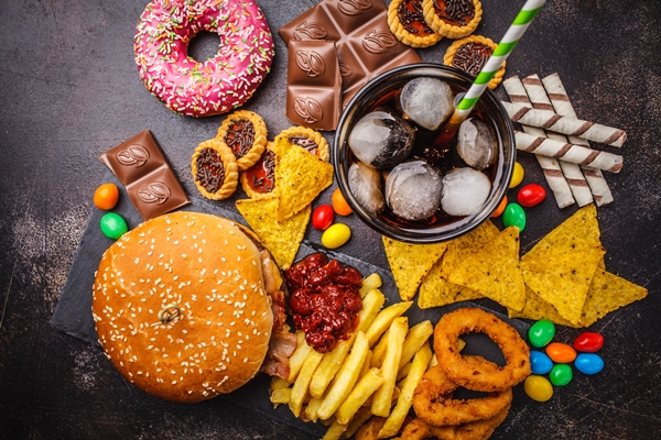 fast food and sugar burger sweets chips chocolate donuts soda top view - Пирамида питания