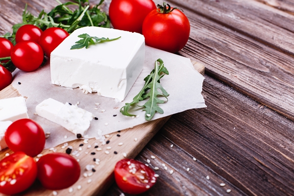 fresh and healthy food delicious italian dinner fresh cheese served on wooden board - Средиземноморская диета