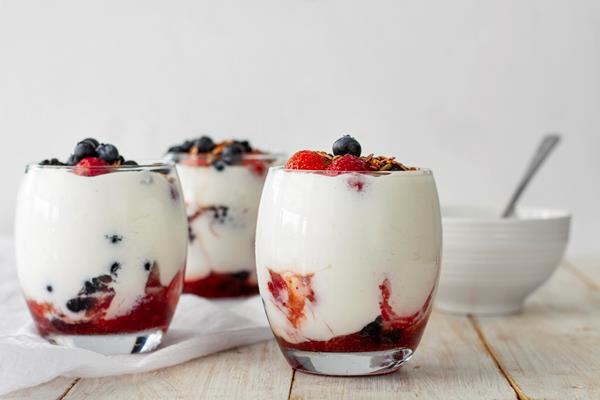 fruit yogurt glasses composition - Средиземноморская диета