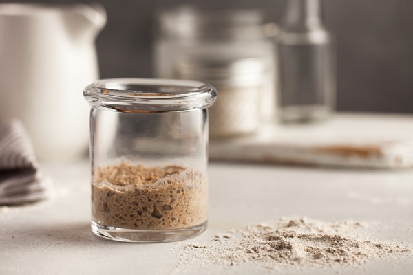 sourdough for bread is active homemade rye grain flour sourdough starter leaven healthy eating conce - Ржаные закваски
