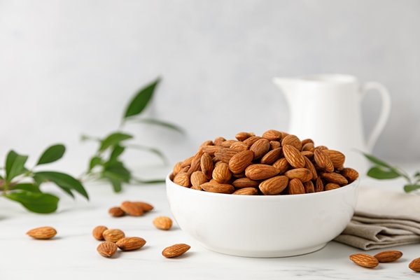 almond nuts in a bowl - Продукты против вирусов