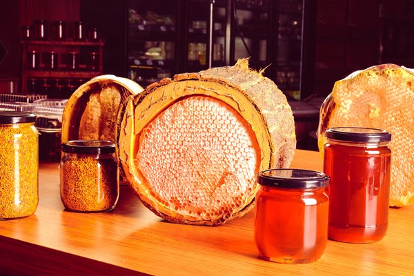 delicious honeycomb and honey on the table - Продукты против вирусов