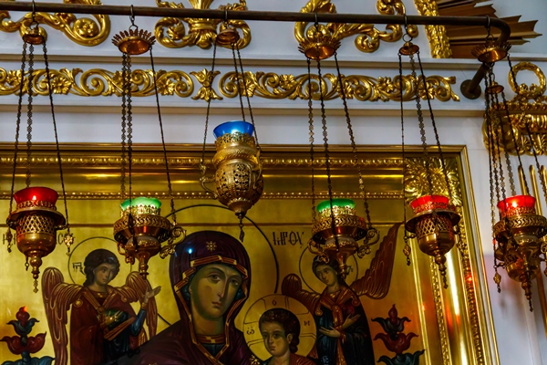 hanging iconlamps in orthodox church church attribute - Оливковое масло