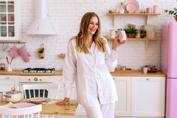 indoor lifestyle portrait woman wearing white linen suit prepare food in her kitchen perfect housewife enjoy her time at home - Бородинский хлеб: история и современность