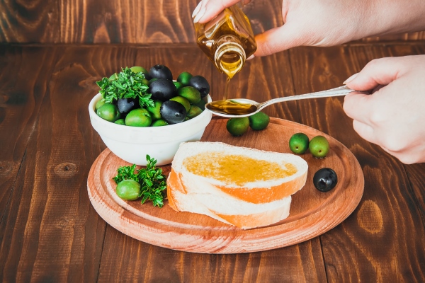olives and olive oil selective focus food - Польза и вред оливок