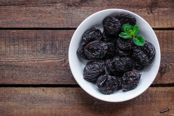 prunes dried plums - Традиционные напитки сочельника: узвар, плодово-ягодный кисель