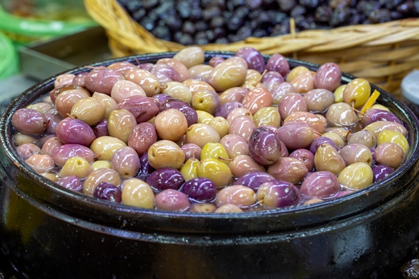 purple olives close up purple olives as background - Польза и вред оливок