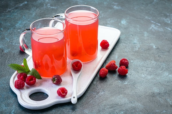raspberry jelly a sweet russian traditional drink - Традиционные напитки сочельника: узвар, плодово-ягодный кисель