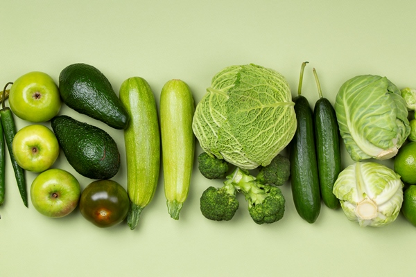 top view green fruits and vegetables - Углеводная питательность рациона