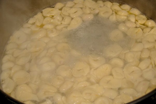 cooking a pot of homemade italian ravioli - Пельмени