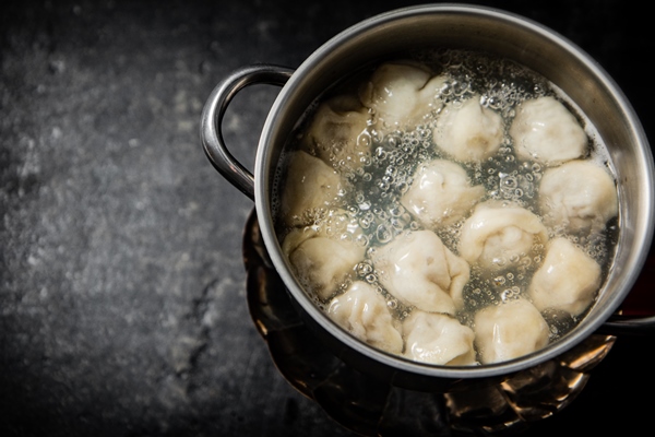 dumplings are boiled in a saucepan in boiling water - Пельмени