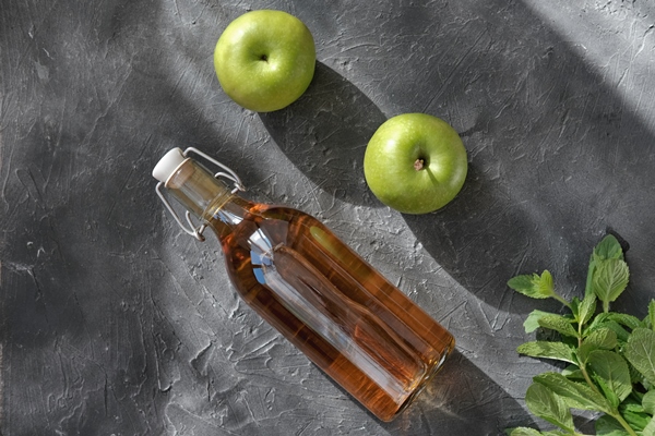 apple vinegar bottle of homemade apple organic vinegar - Соус "Релиш" с маринованными огурчиками и горчицей