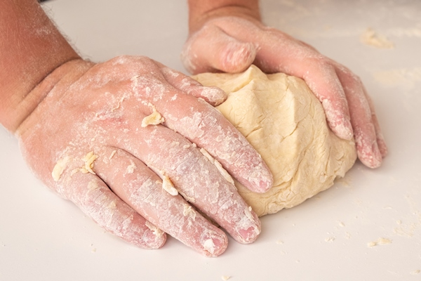 chef molding dough with eggs - Постная галета с персиками и малиной