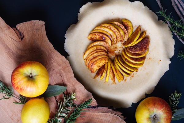 food concept preparation for homemade organic apple galette pie buttery crust 1 - Постная галета с яблоками