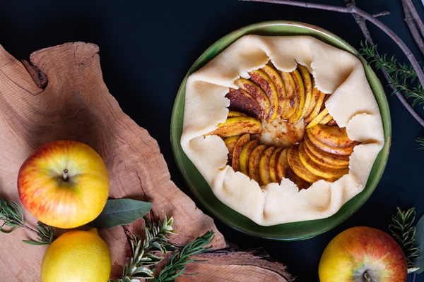 food concept preparation for homemade organic apple galette pie buttery crust - Постная галета с яблоками