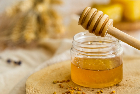 homemade honey in jar front view - Напиток медовый с таволгой