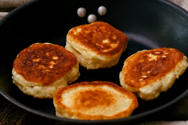 homemade pancakes - Дрожжевые картофельные оладьи, постный стол