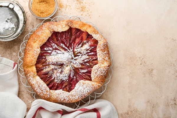 homemade rhubarb galette made with star pattern - Галета с ревенем