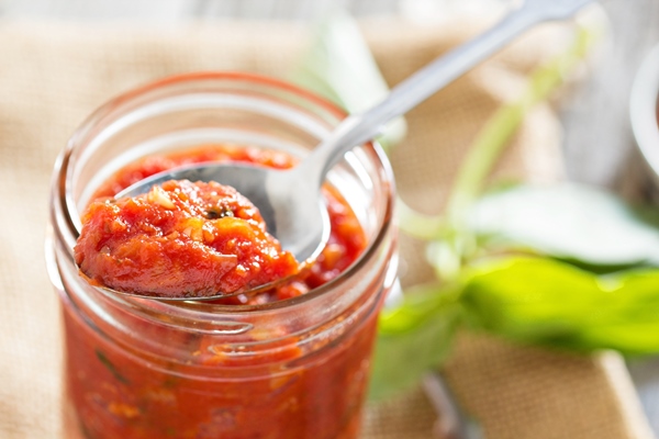 pizza sauce in a jar selective focus - Соус "Релиш" с маринованными огурчиками и горчицей
