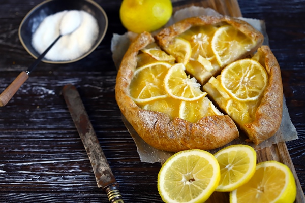 selective focus galette with lemons healthy dessert citrus baking lemon tart - Постная цельнозерновая галета с лимонной начинкой