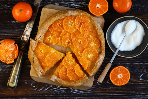 selective focus tangerine galette tart with tangerines preparation of citrus galette - Постная галета с мандаринами