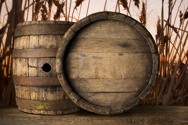 background of barrel and worn old table of a wheat background - Мочёные яблоки с ржаной мукой