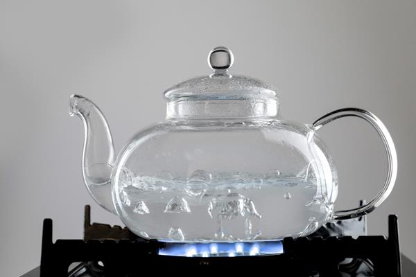 boiling hot water for tea arrangement - Розочки из слоёного теста с яблоками
