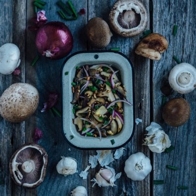 Салат из грибов с луком, постный стол