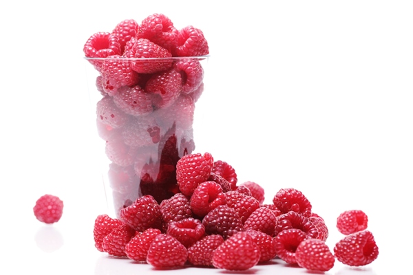 fresh raspberries in the glass - Как правильно варить и хранить варенье