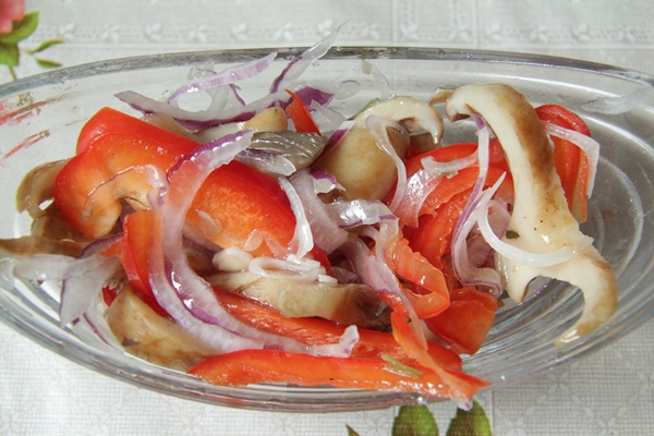 img 9572 - Салат из белых груздей с луком и болгарским перцем