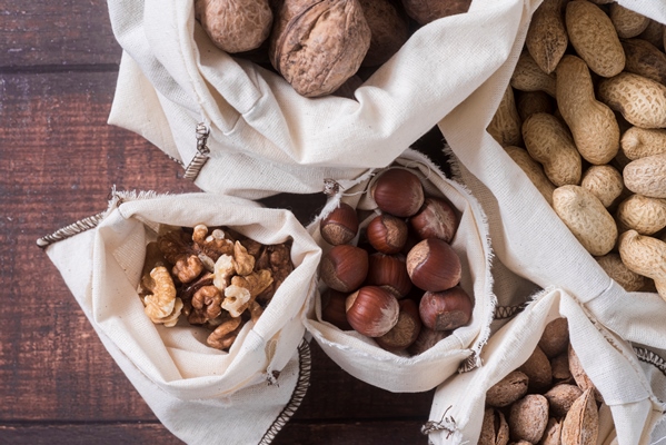 top view of nuts arrangement - Лещина: сроки сбора лесного ореха и рецепт приготовления