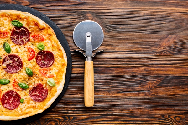 flat lay pizza composition with copyspace - Хозяйке на заметку: виды кухонных ножей