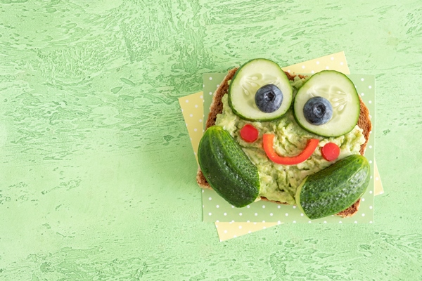 funny frog toast with cucumber and mashed avocado - Бутерброд "Лягушонок" с авокадо и овощами