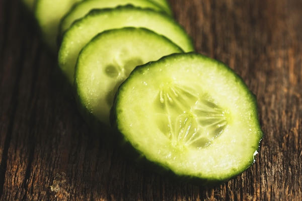 green cucumber slices - Хот-доги "Собачки"