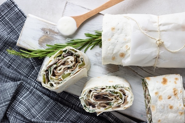 rolls with cream and rosemary - Рулет из лаваша с баклажанами, чесноком и сливочным сыром