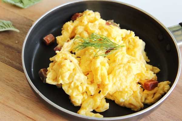 scrambled egg - Тост "Цыплёнок" с маслом и яичницей