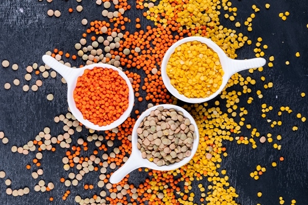 top view different lentils in mini white spice bowls on black stone table vertical - Кёнигсбергские клопсы, постный стол