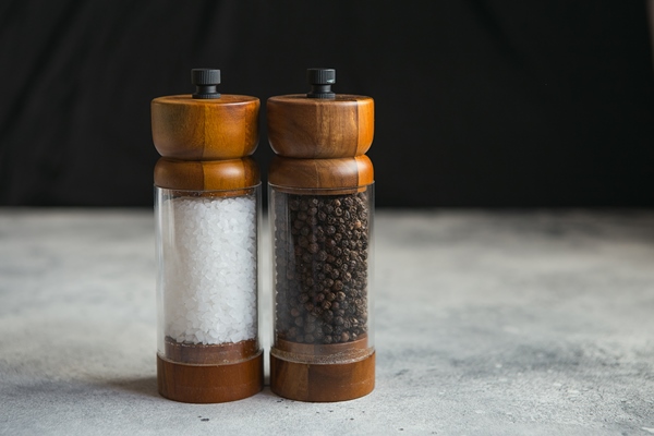 wooden salt and pepper grinder set for cooking - Кёнигсбергские клопсы, постный стол