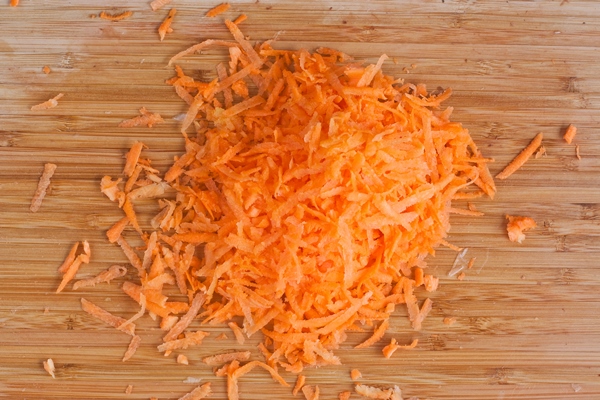 carrots grated on grater - Салат из белокочанной капусты (школьное питание)