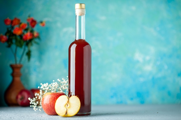 front view red apple vinegar on blue background food fruit alcohol wine sour color juice - Постные блинцы на соде с гречневой мукой