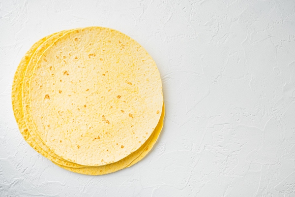 homemade corn tortillas on white background top view flat lay with copy space for - Быстрая пицца в микроволновке