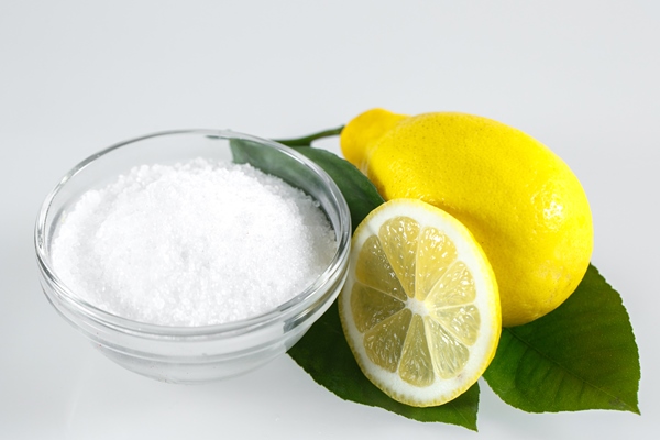 lemoncid and lemon fruits on the white - Постные блинцы на соде с гречневой мукой