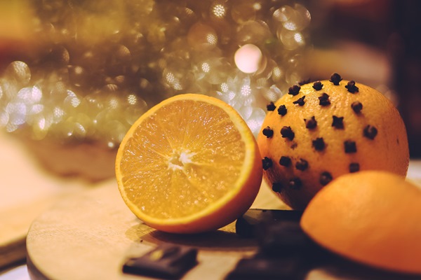lemons on a table - Пунш безалкогольный