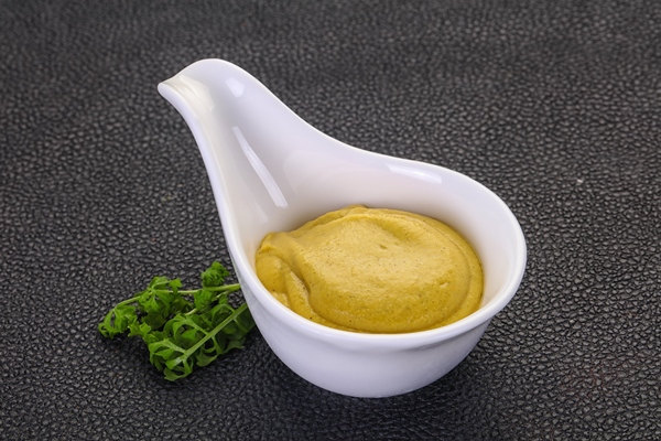 mustard sauce in the bowl - Салатная заправка с бальзамическим уксусом и горчицей