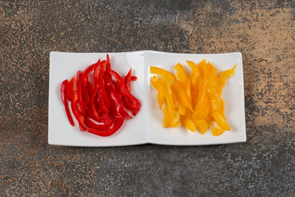 sliced red and yellow peppers on white plate - Огурцы, помидоры, перец болгарский в нарезке (школьное питание)