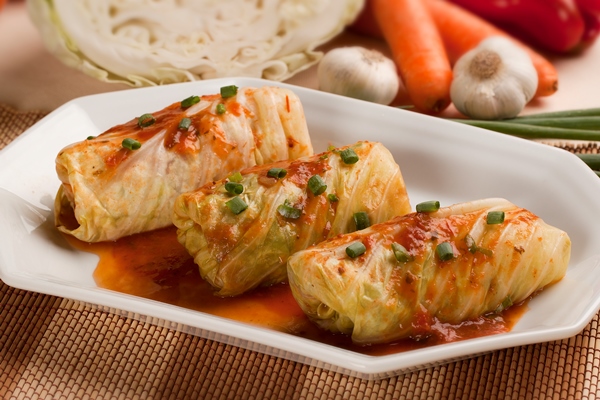 stuffed cabbage rolls with rice and meat and tomato sauce - Православная поминальная трапеза